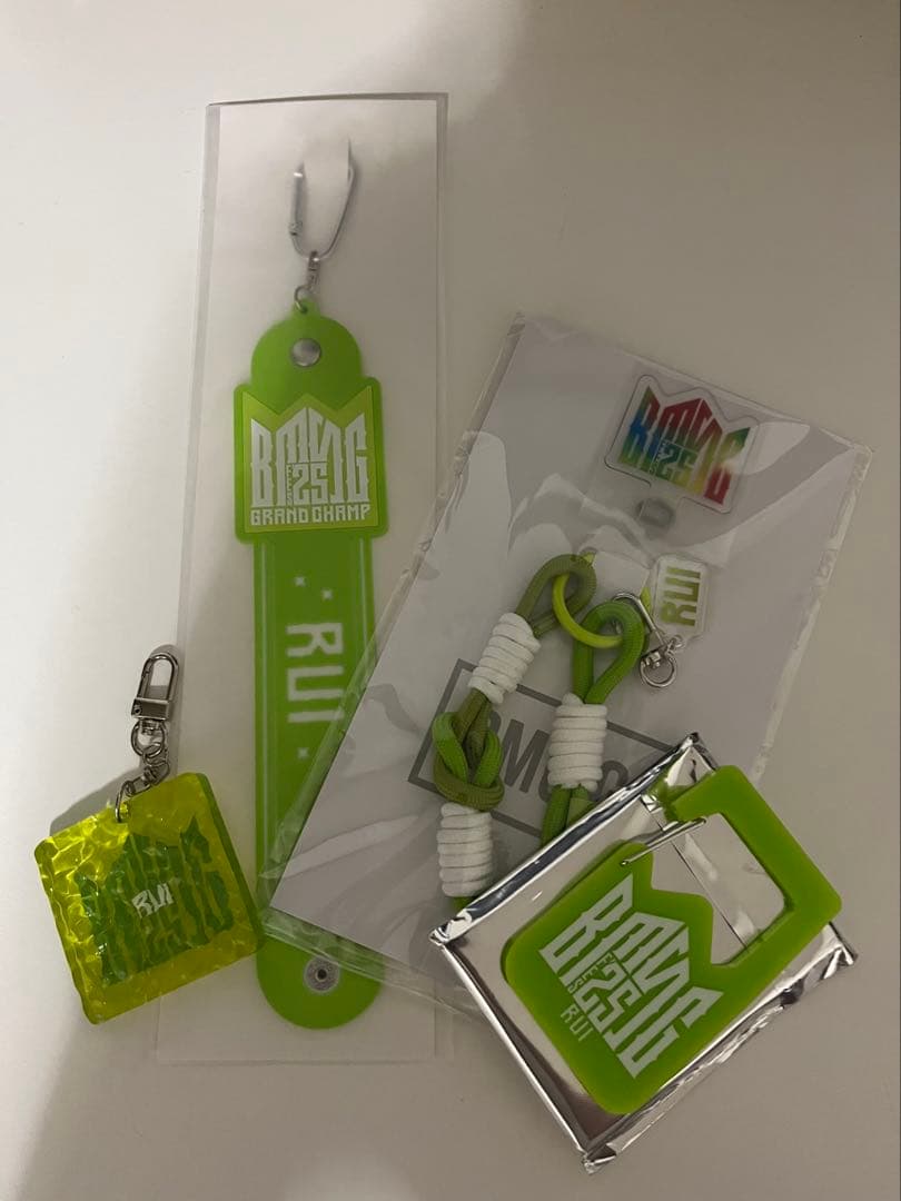 BMSG RUI rui キーホルダー　カラビナ　フォンストラップ　タオルホルダ