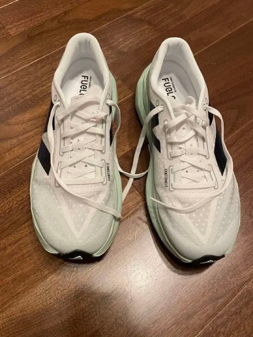 ニューバランス ヒューエルセル　レベル　v4　26.5 （1回3キロ使用のみ）