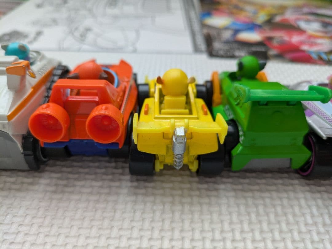 パウパトロール　ダイキャスト　ビーグル　カーレース大作戦など