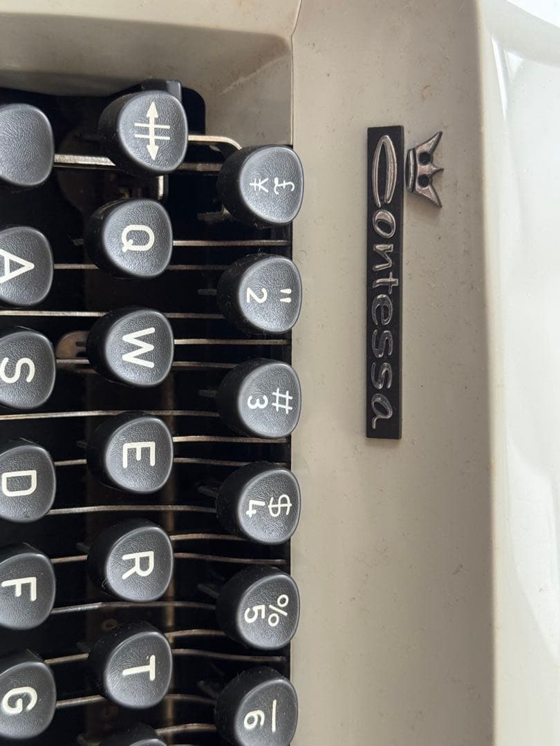 Contessa ホワイトタイプライター