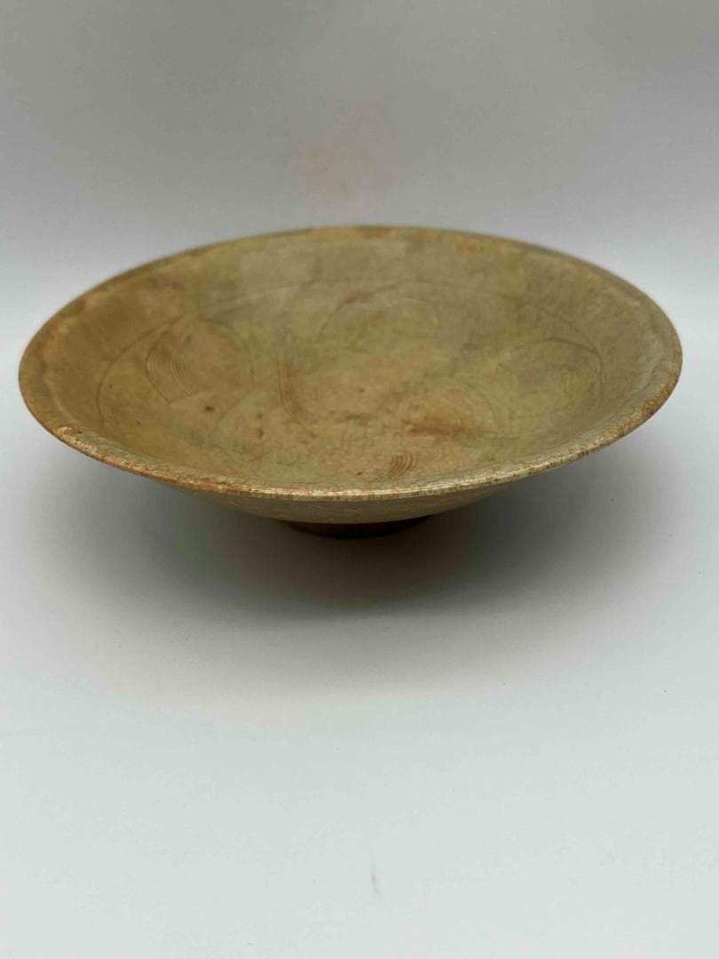 宋時代　青磁流水文茶盞　高台に【元旦】文字入り　景徳鎮　唐物　(D-96)