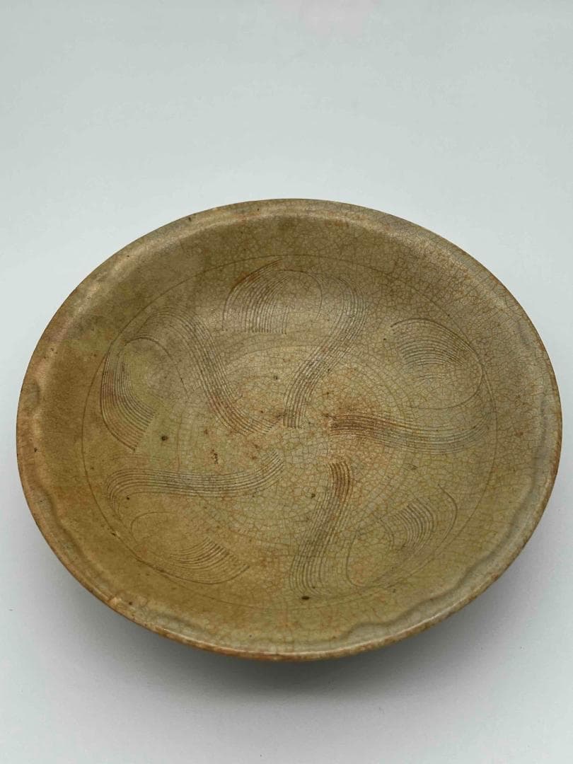 宋時代　青磁流水文茶盞　高台に【元旦】文字入り　景徳鎮　唐物　(D-96)