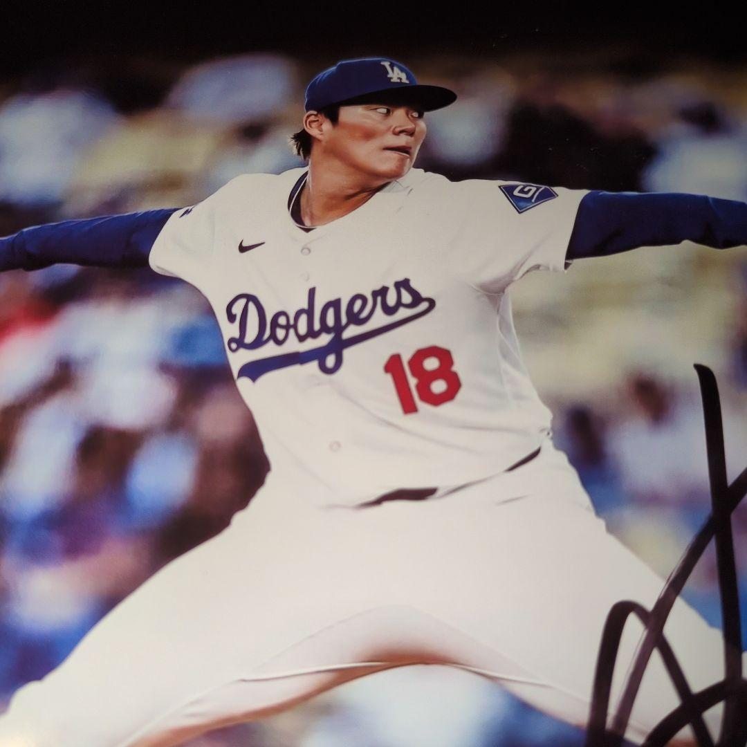 ドジャース　山本由伸　直筆サイン入り　写真　非売品　ワールドシリーズ