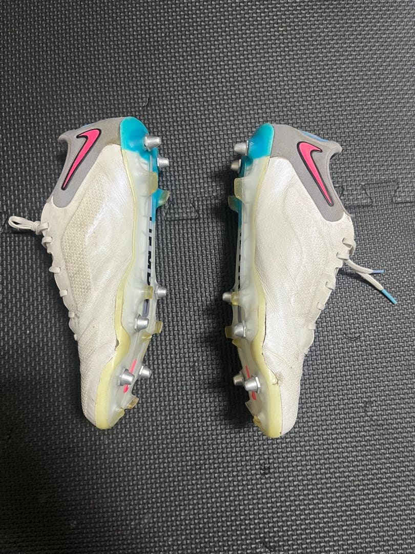 NIKEサッカースパイクティエンポ9