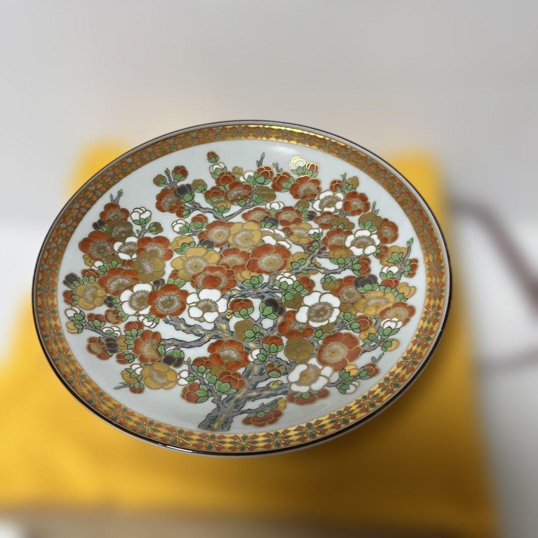 四代　上出喜山　極彩色梅絵文様　飾皿