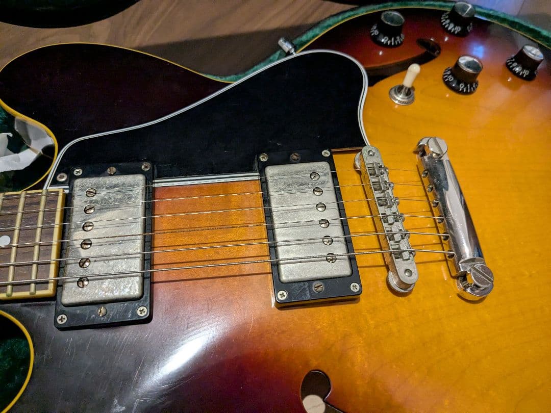 Edwards ED1223153 サンバースト エレキギター ハードケース付き