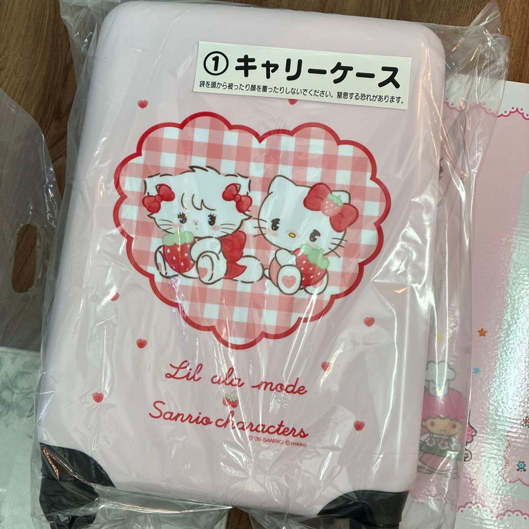 サンリオキャラクター キャリーケースとテーブルセット