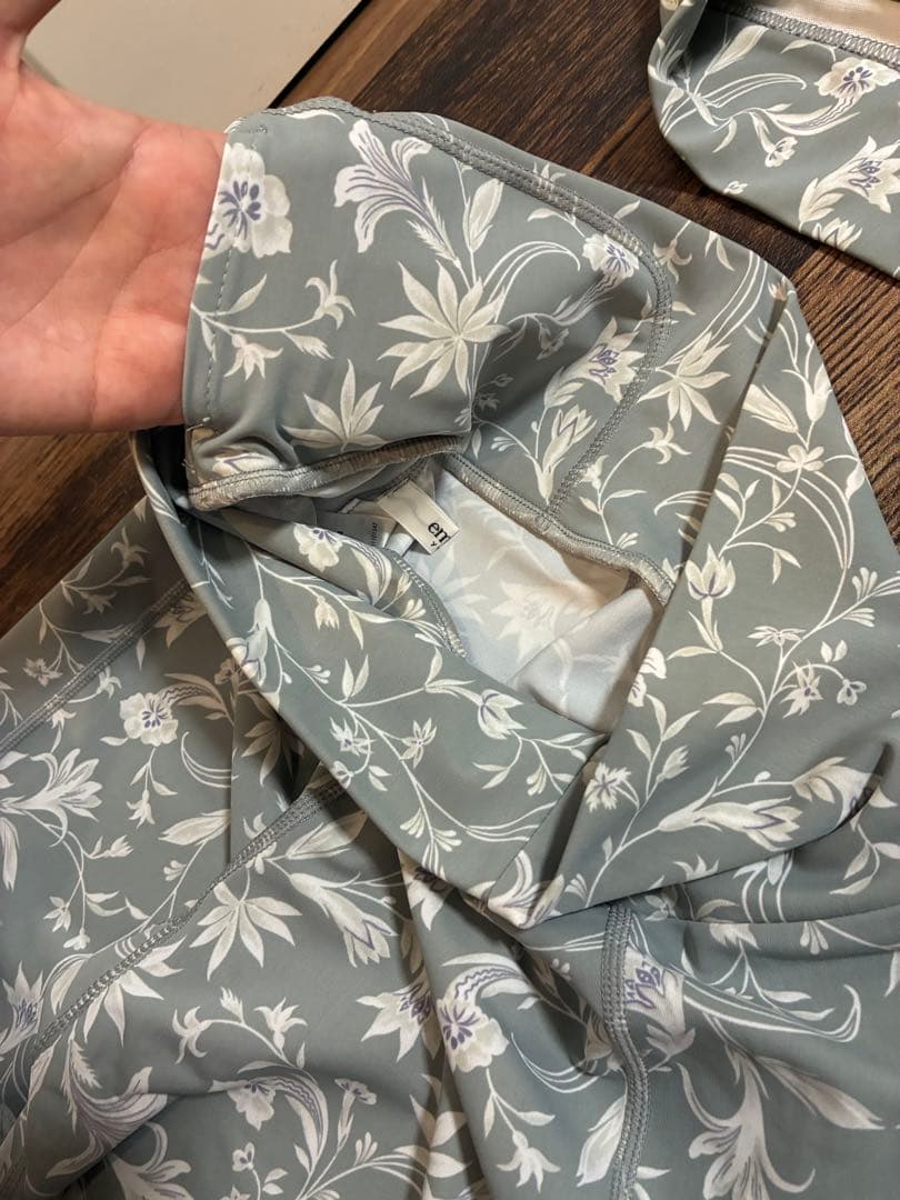 極美　emmi yoga エミヨガ　ヨガウェア　スモークグリーン　M