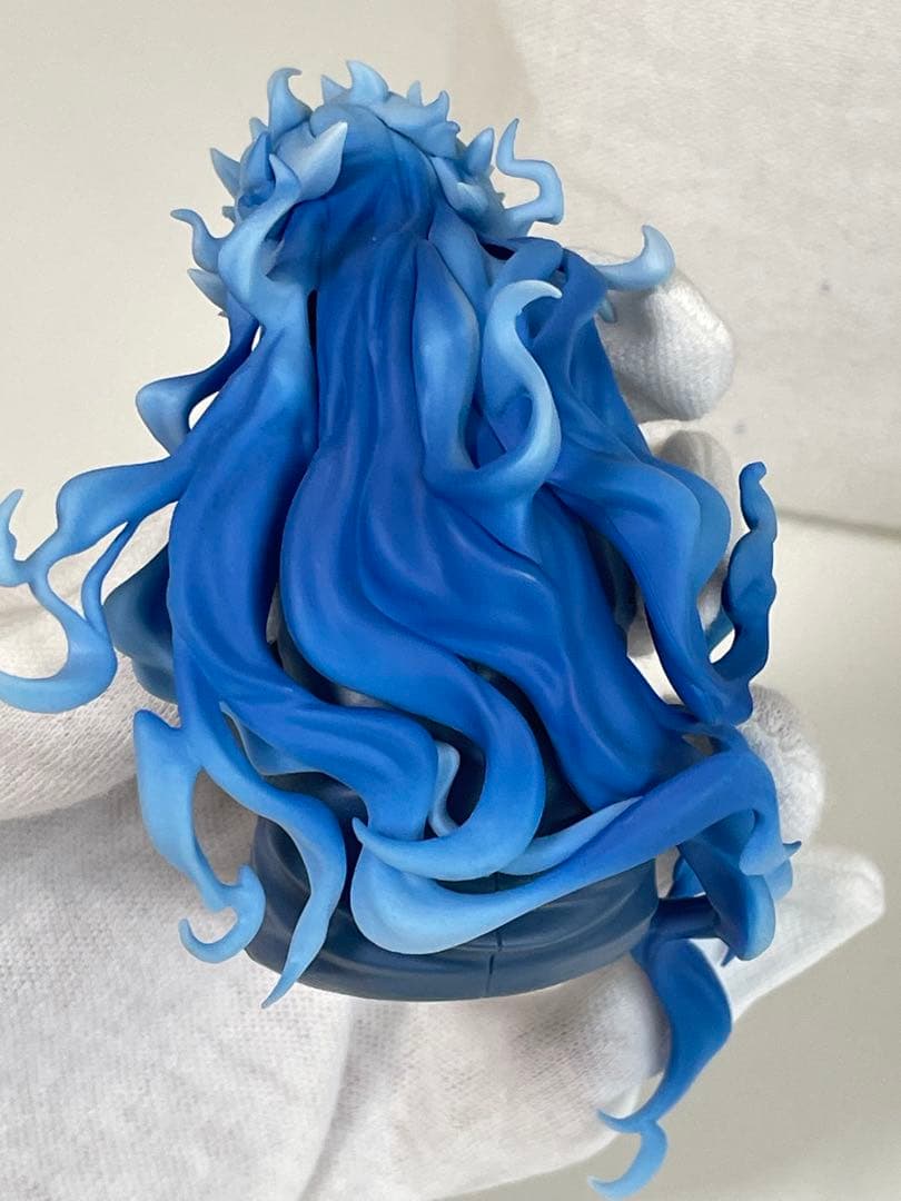 ツイステ　イデアシュラウド　フィギュア