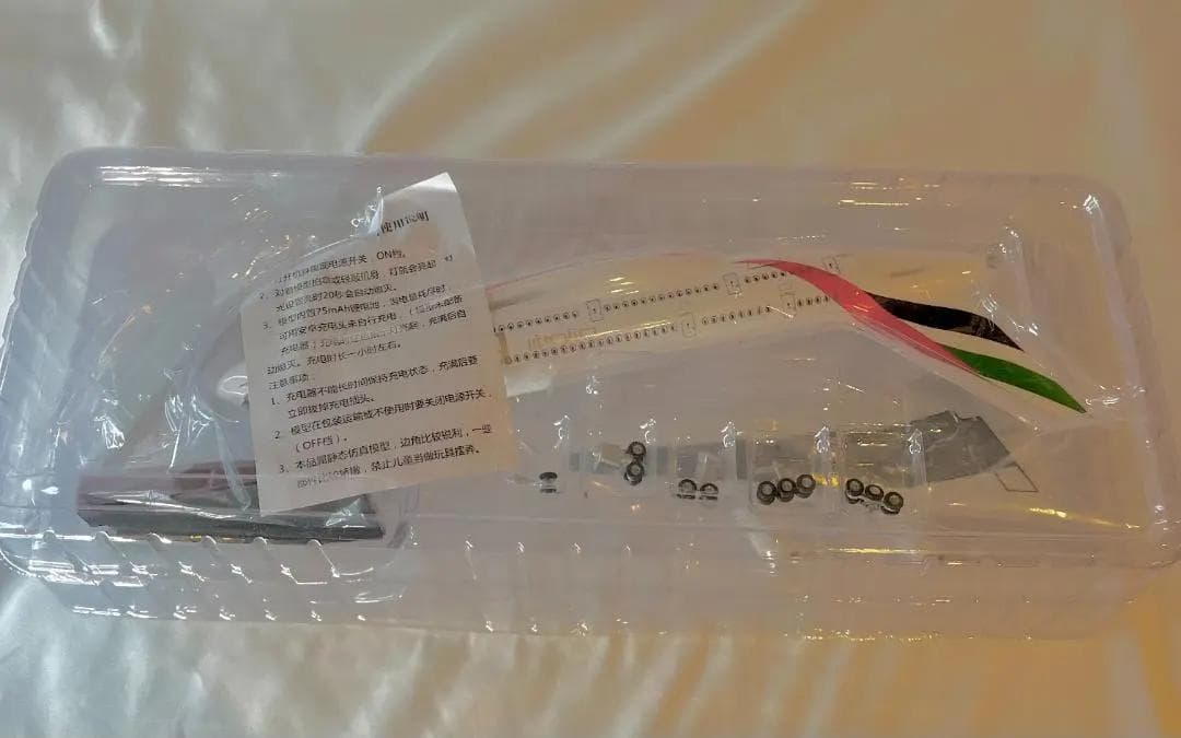 Aircraft Model　エミレーツ航空｜Airbus A380｜ライト点灯