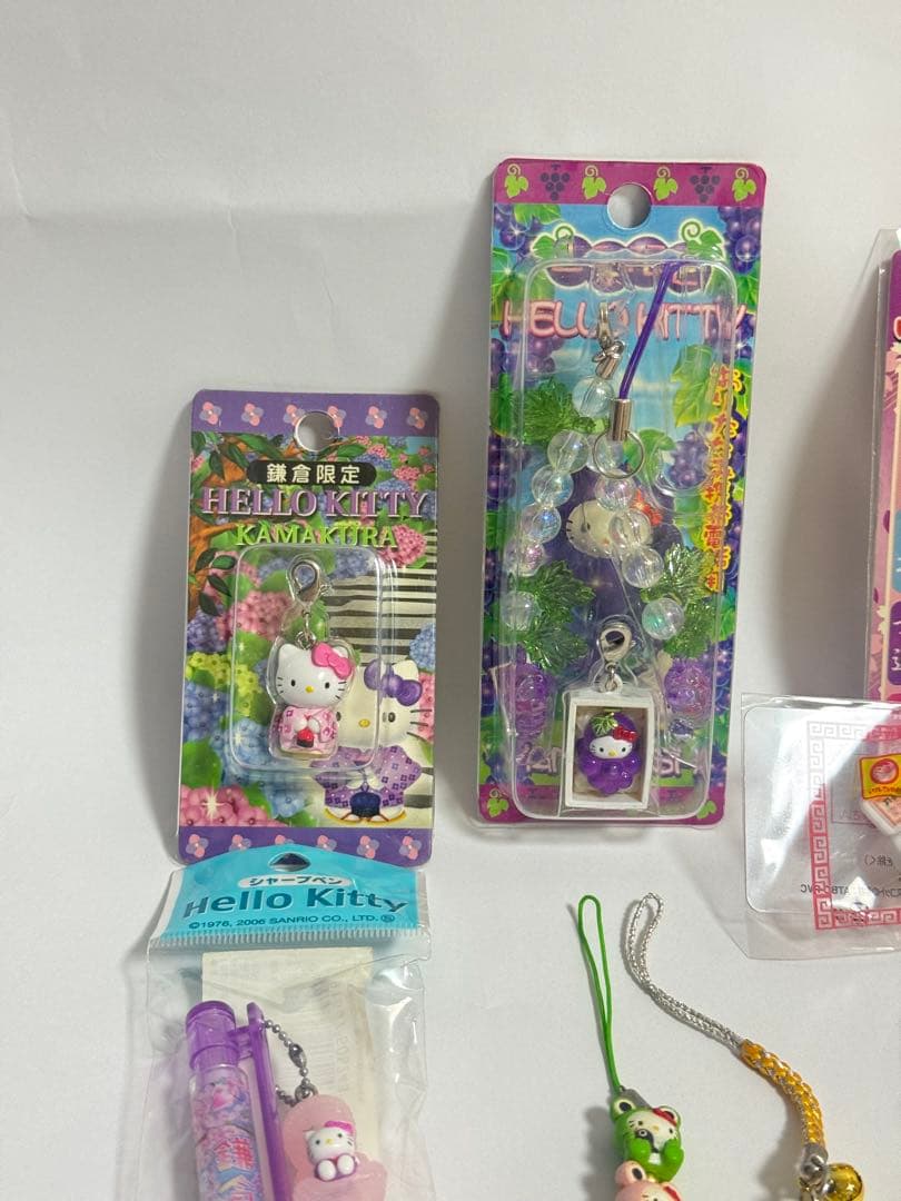 【まとめ売り】ご当地キティ 限定版ストラップとペンセット