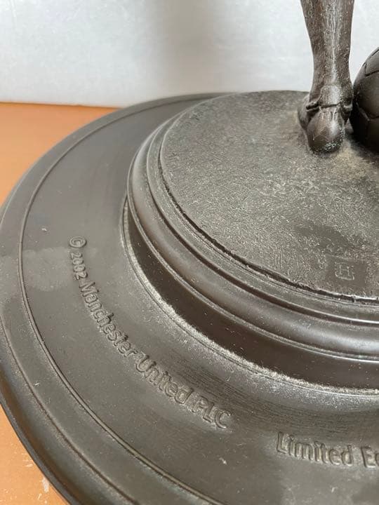 ベッカム　銅像  マンチェスターユナイテッド