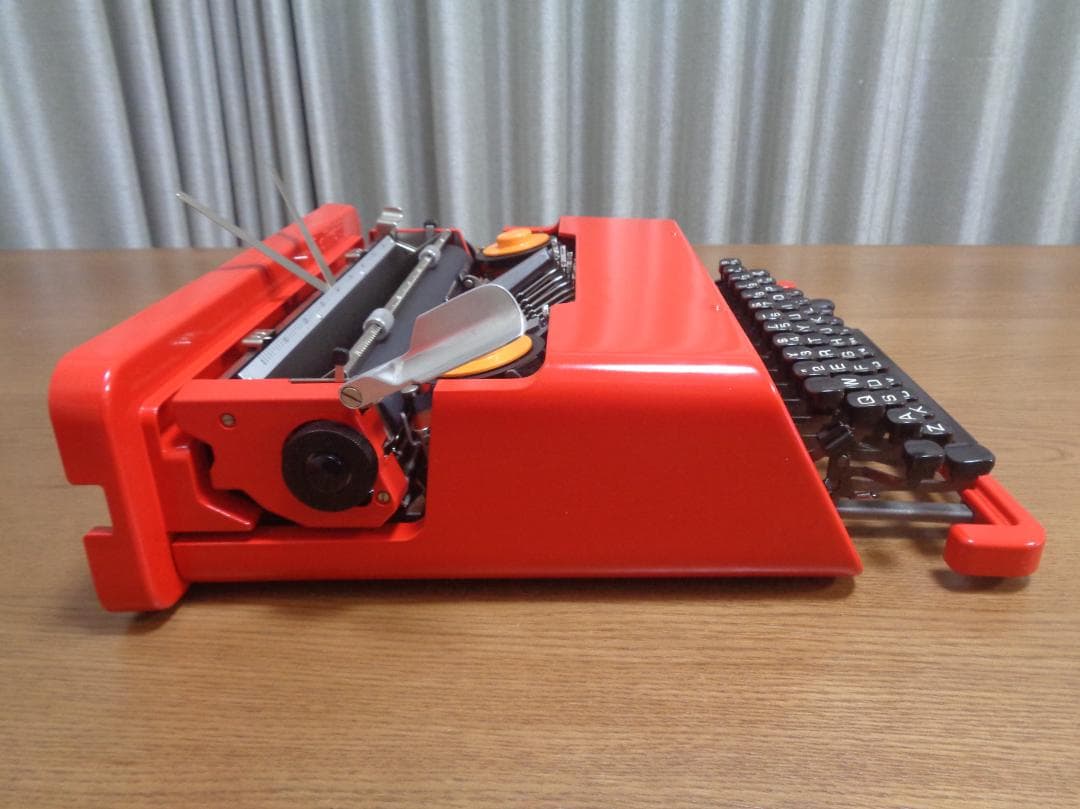 完動品　olivetti valentineタイプライター　時計じかけのオレンジ