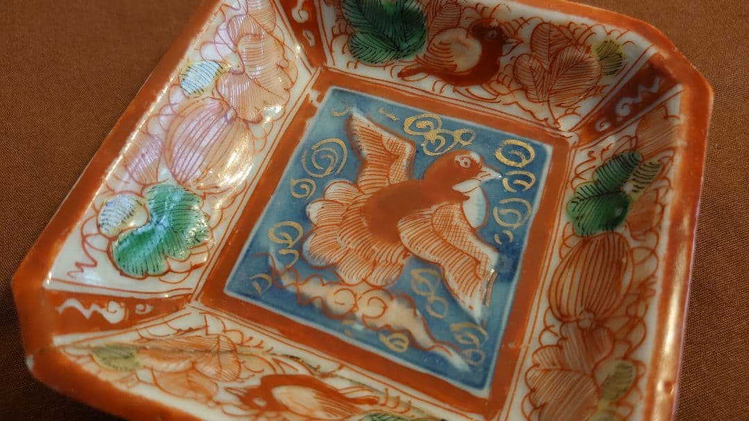 古九谷　若杉窯　色若杉　八角皿　鳥の図　瓜の図　アンティーク九谷焼　１客