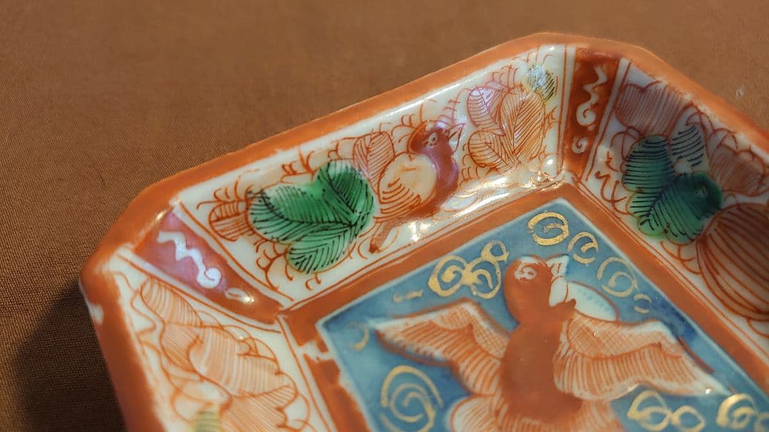 古九谷　若杉窯　色若杉　八角皿　鳥の図　瓜の図　アンティーク九谷焼　１客