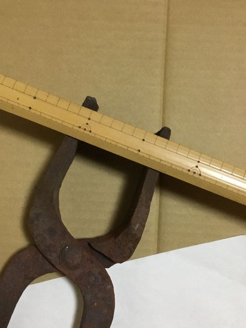 すごく大きな昔の道具