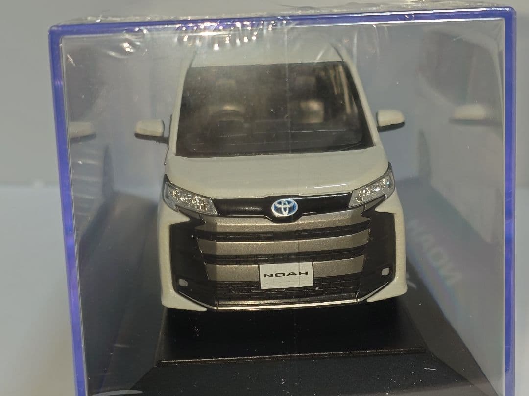 トヨタ 新型ノア カラーサンプル ミニカー 90系 パールホワイト 070