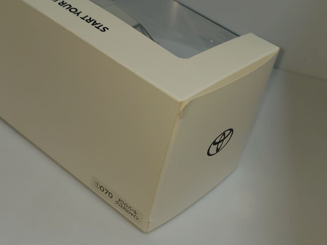 トヨタ 新型ノア カラーサンプル ミニカー 90系 パールホワイト 070