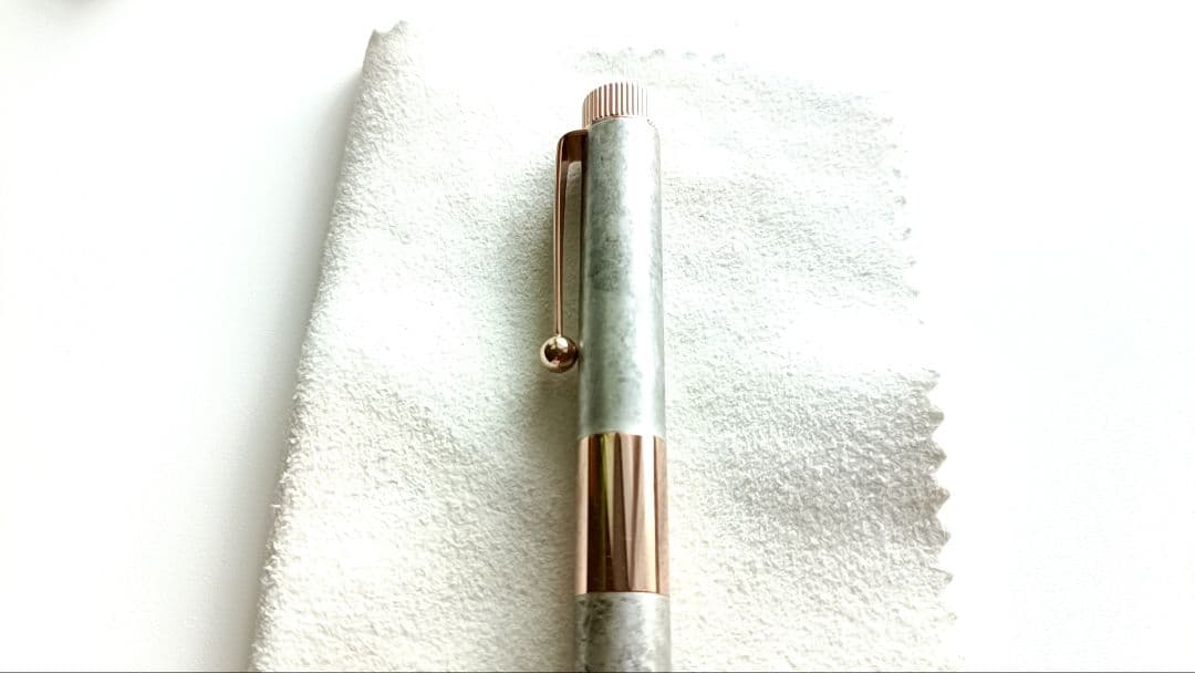 Romeo No.3 斑紋純銀色 / アプリコットゴールド 細軸