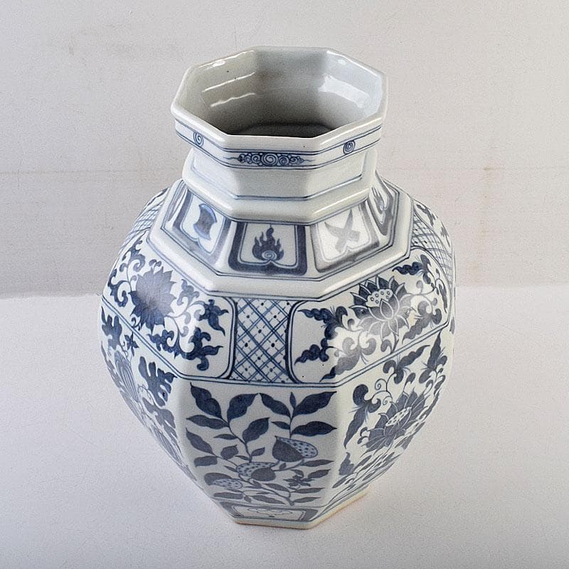 中国　青花　花弁文　八角面取瓶　壺　C　8945A