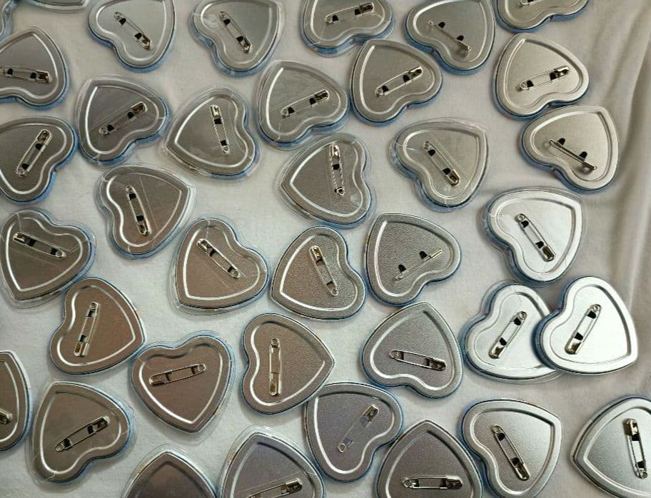 すとぷり　莉犬　缶バッチ　7周年　デフォ　ハートの缶バッチ