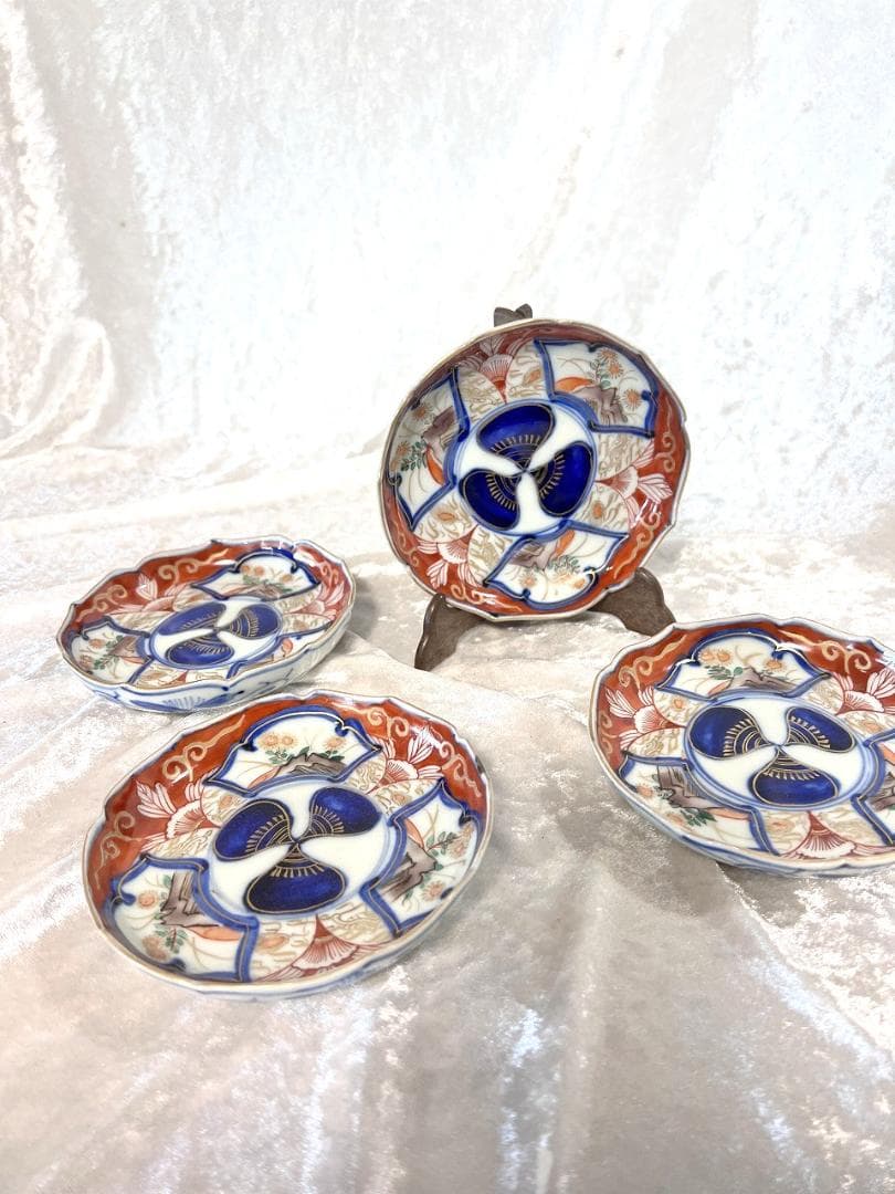 金彩色絵花草紋輪花小皿　伊万里焼　明治　４枚組