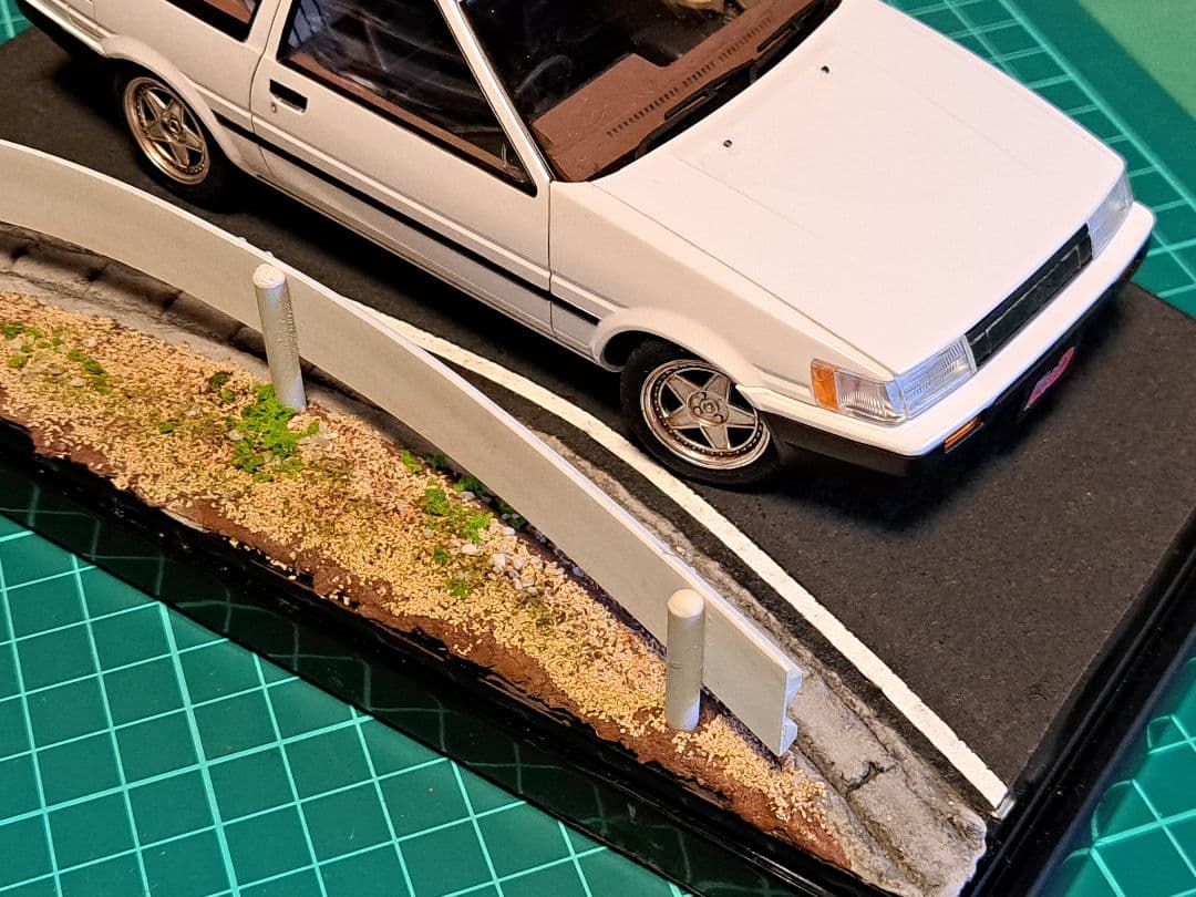 頭文字D　1/24 プラモデル　85レビン　完成品　ジオラマ付き