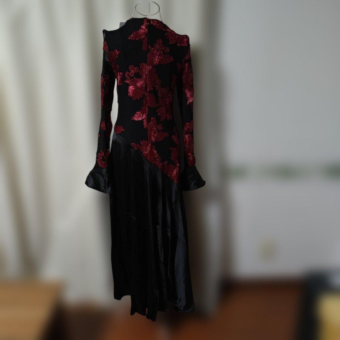 社交ダンス・フラメンコ衣装 黒と赤刺繍