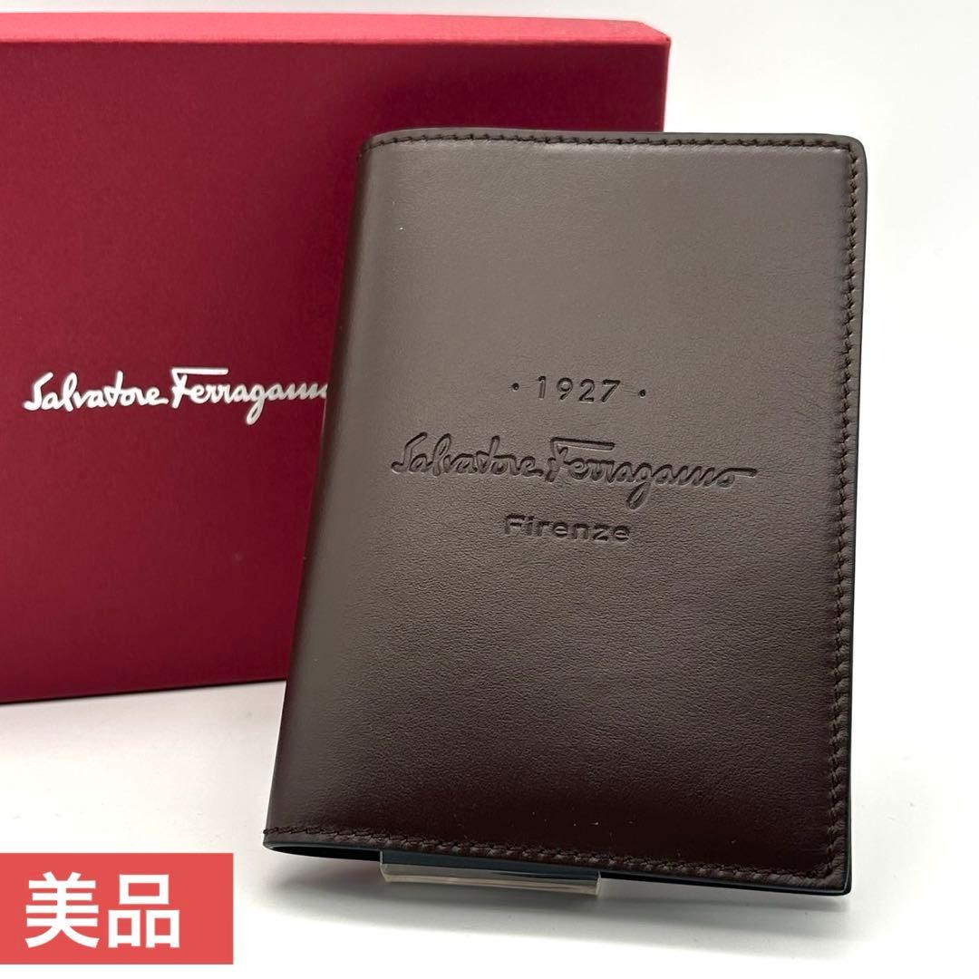 サルヴァトーレフェラガモ 二つ折り 手帳カバー ロゴ パスポートケース