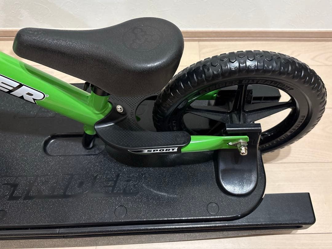 ロッキングストライダー 12インチ グリーン ロッキングベース付き