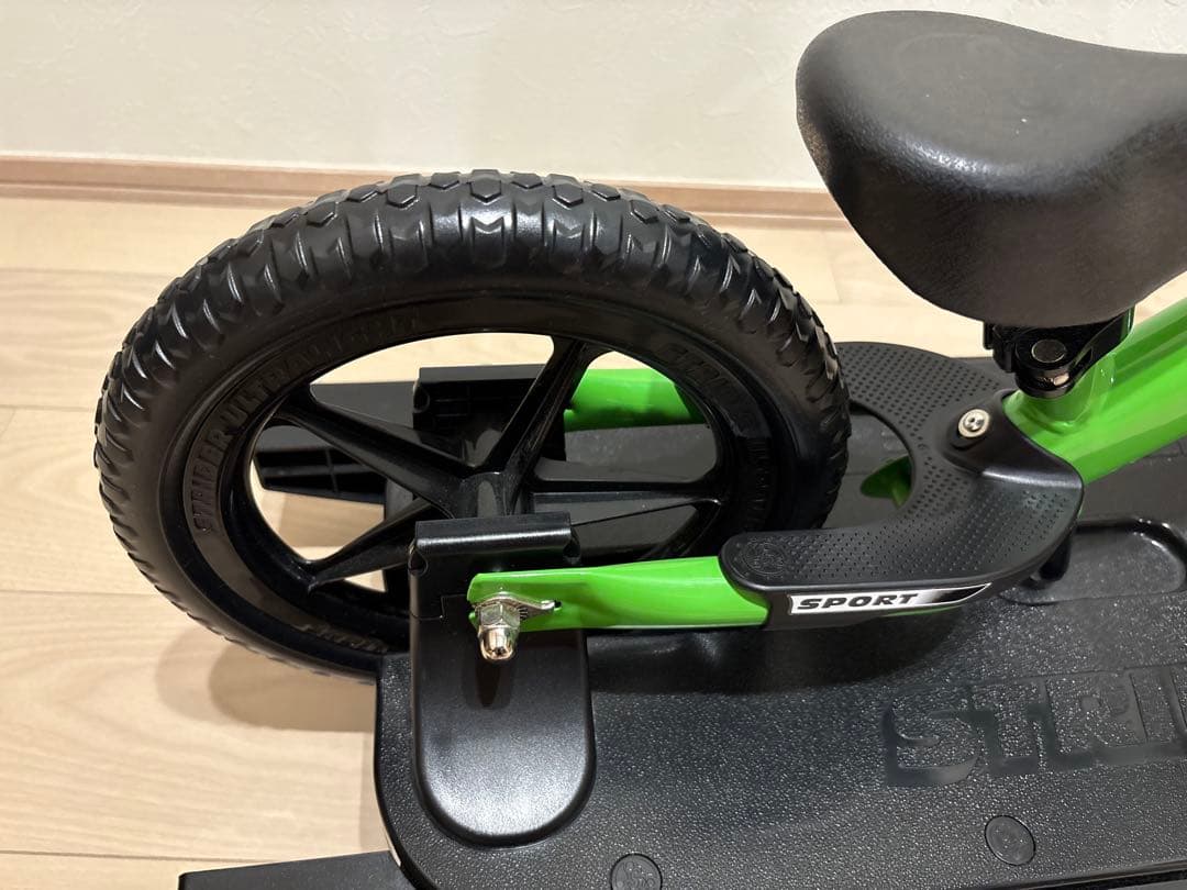 ロッキングストライダー 12インチ グリーン ロッキングベース付き