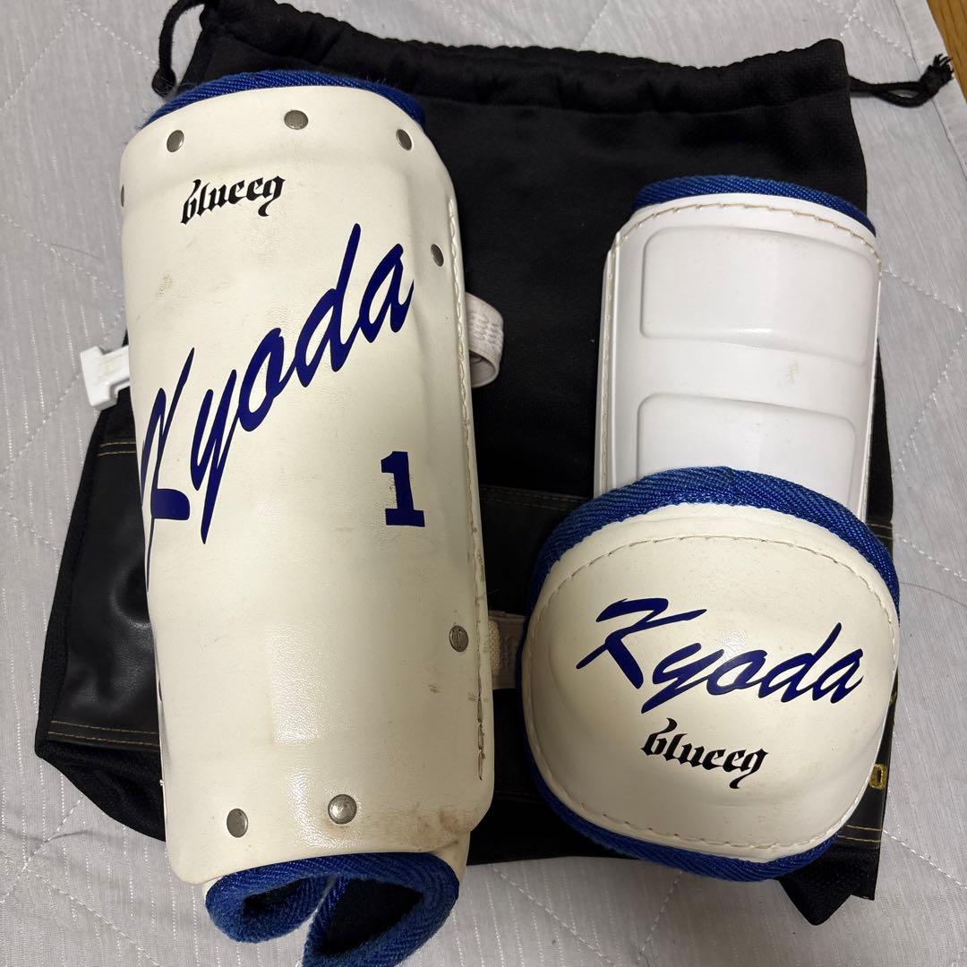 中日ドラゴンズ時代　京田陽太選手　実使用エルボー&フットガード　ホワイト/ブルー