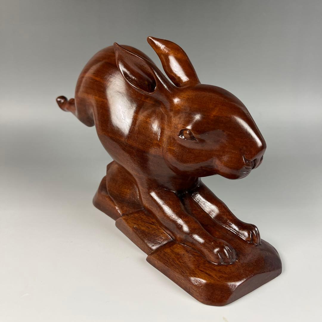 木製跳ねるウサギの彫刻　艶のある美しいうさぎ　躍動感　縁起物　干支 波兎