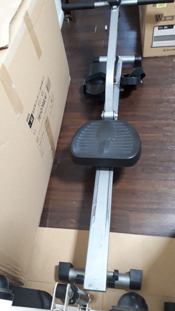 ボートこぎ型トレーニングマシン。