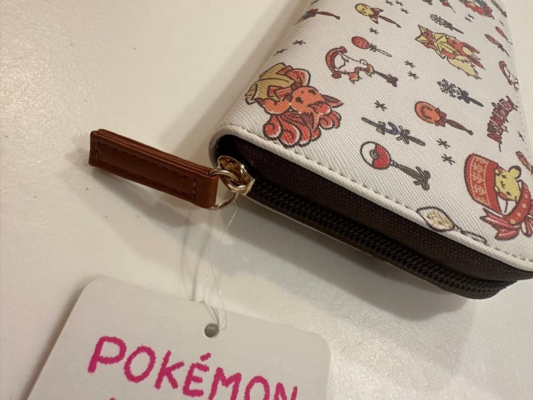 イッツデモ　ポケモン　クリスマスモーフ長財布