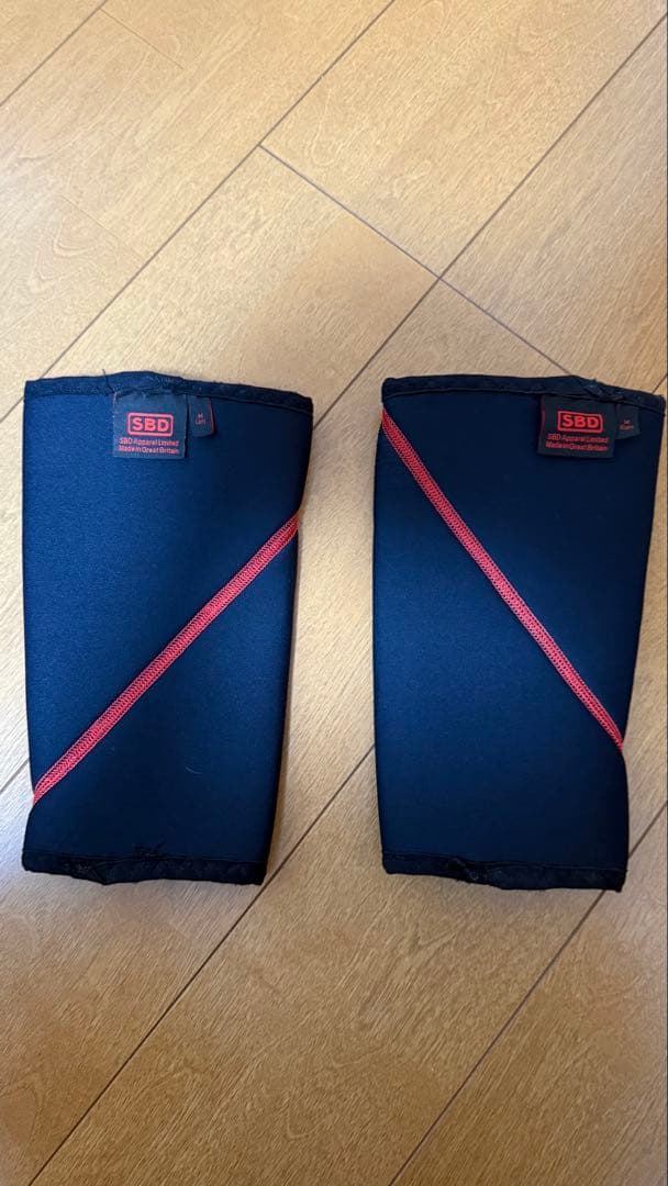 SBD 2013ニースリーブ　サイズM 黒/赤 ネオプレン