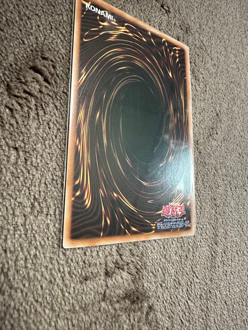 レッドアイズ絵違い