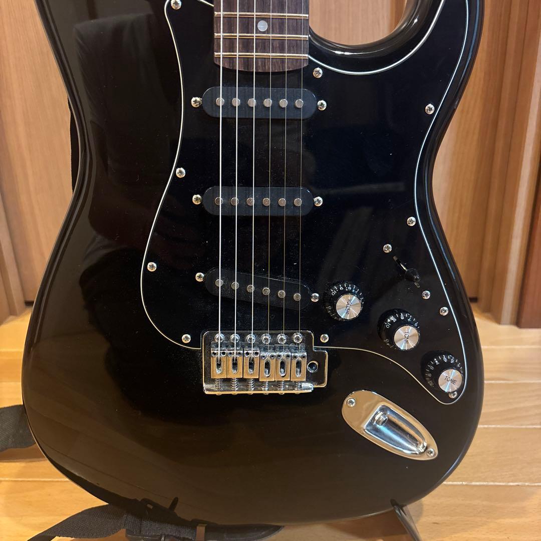 Legend ストラトキャスタータイプ（SSS） トレモロアーム付き