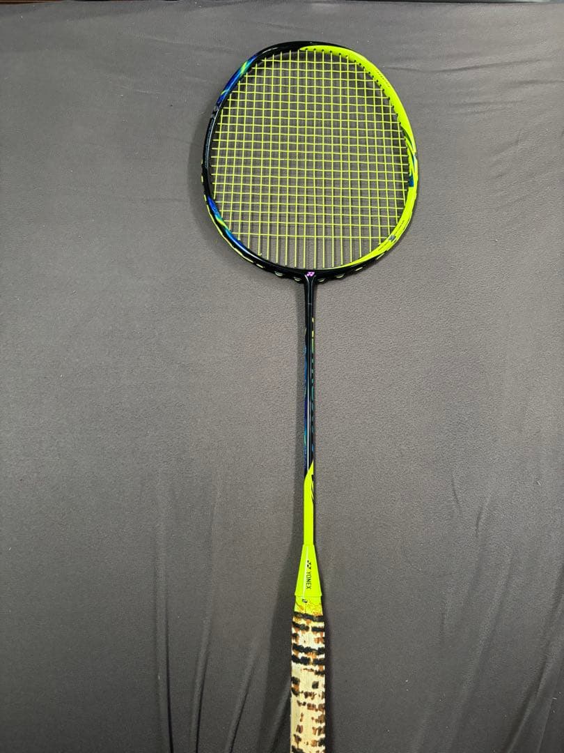 バドミントンラケット アストロクス77 4u5g 黄緑