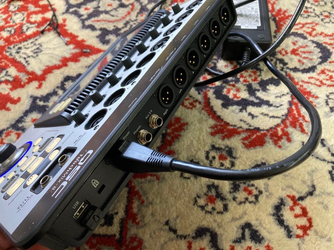 QSC touchmix-8 デジタルミキサー　中古　ケース付き