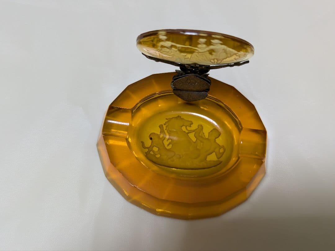 アンティーク琥珀色のガラス製灰皿