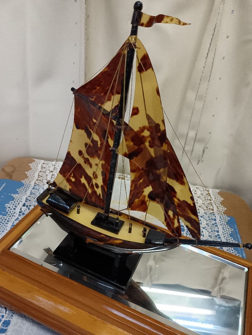 鼈甲帆船置物 木製台座付き