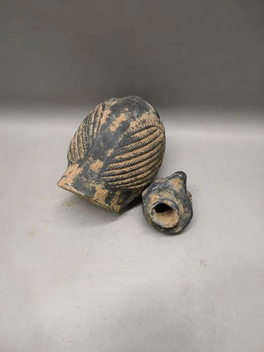 匿名配送❣️前漢　黒陶鴟鴞形壺 みみずく俑 陶芸　骨董品　美術品　陶器