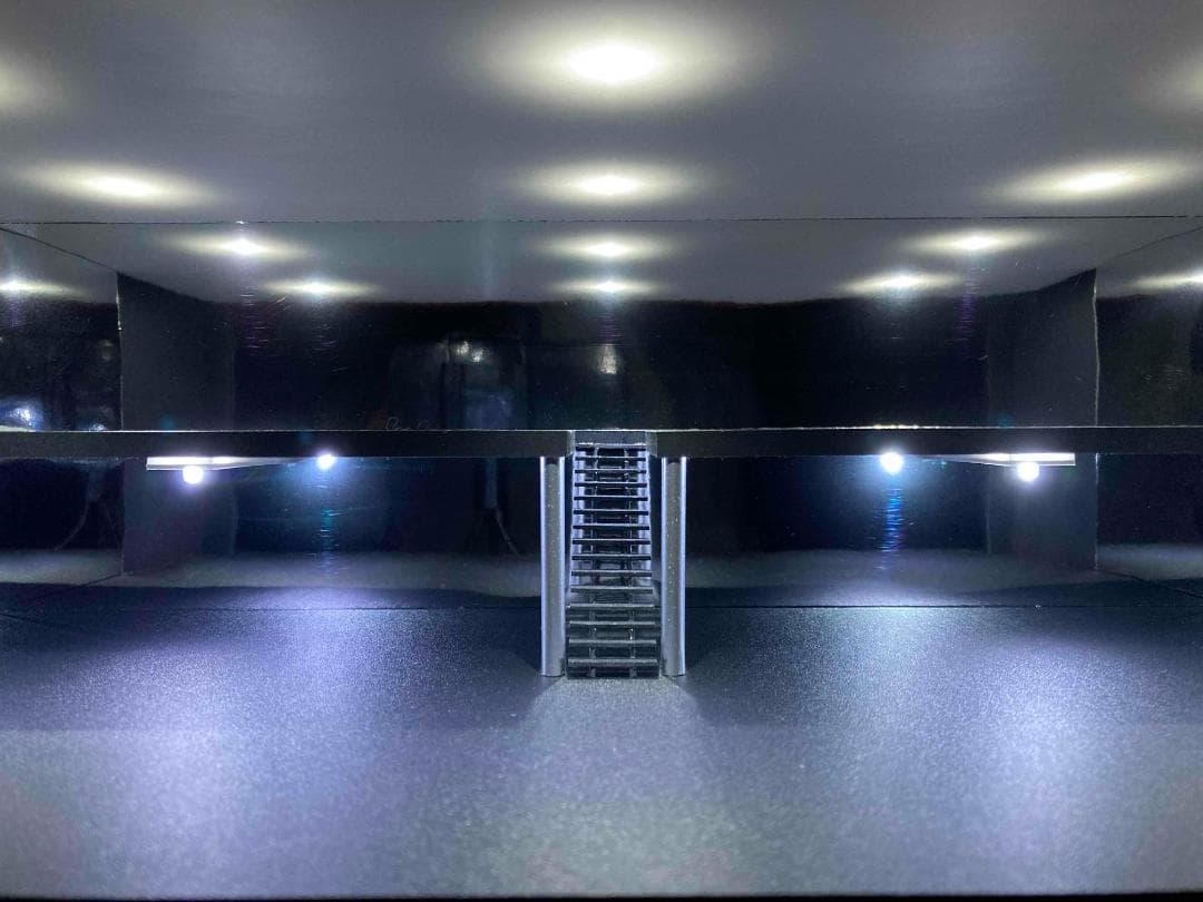 ミニカー用ジオラマ：1/64 ショールームⅣ（ワイドタイプ）最大展示台数24台！