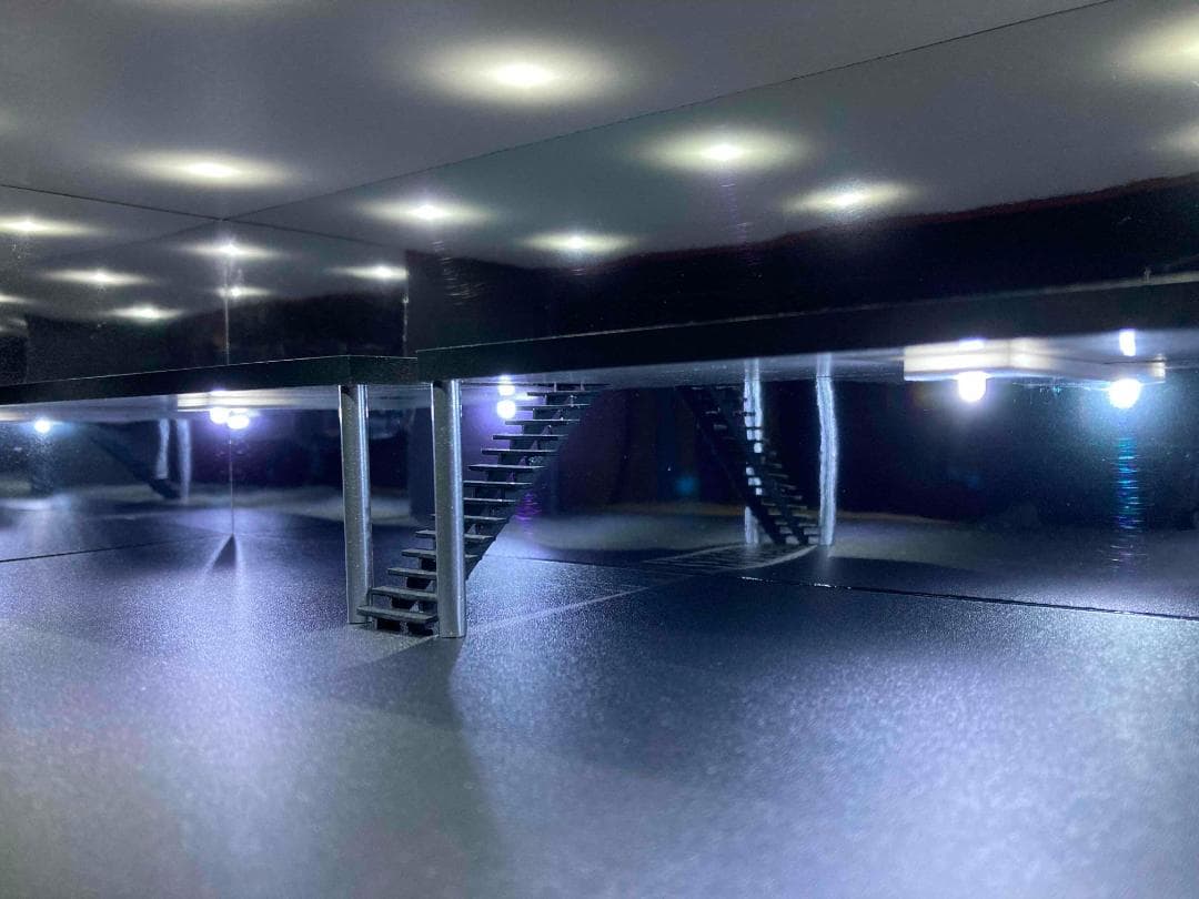 ミニカー用ジオラマ：1/64 ショールームⅣ（ワイドタイプ）最大展示台数24台！