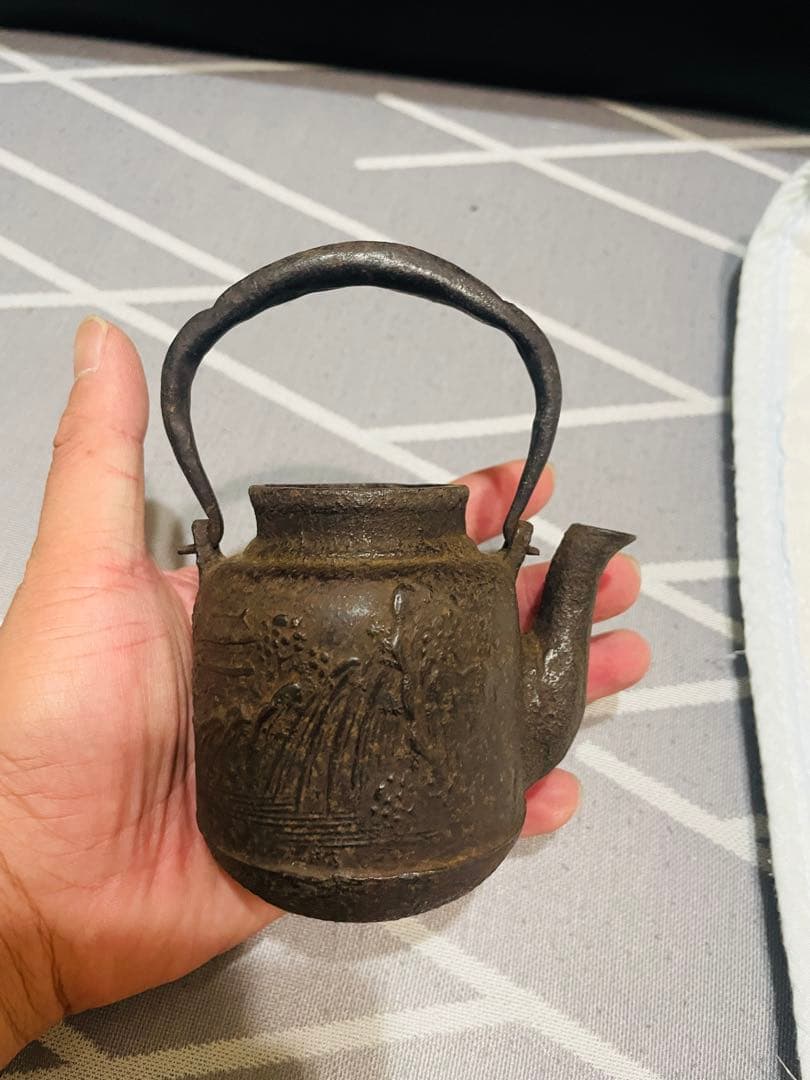 小さい鉄瓶　古いでさす