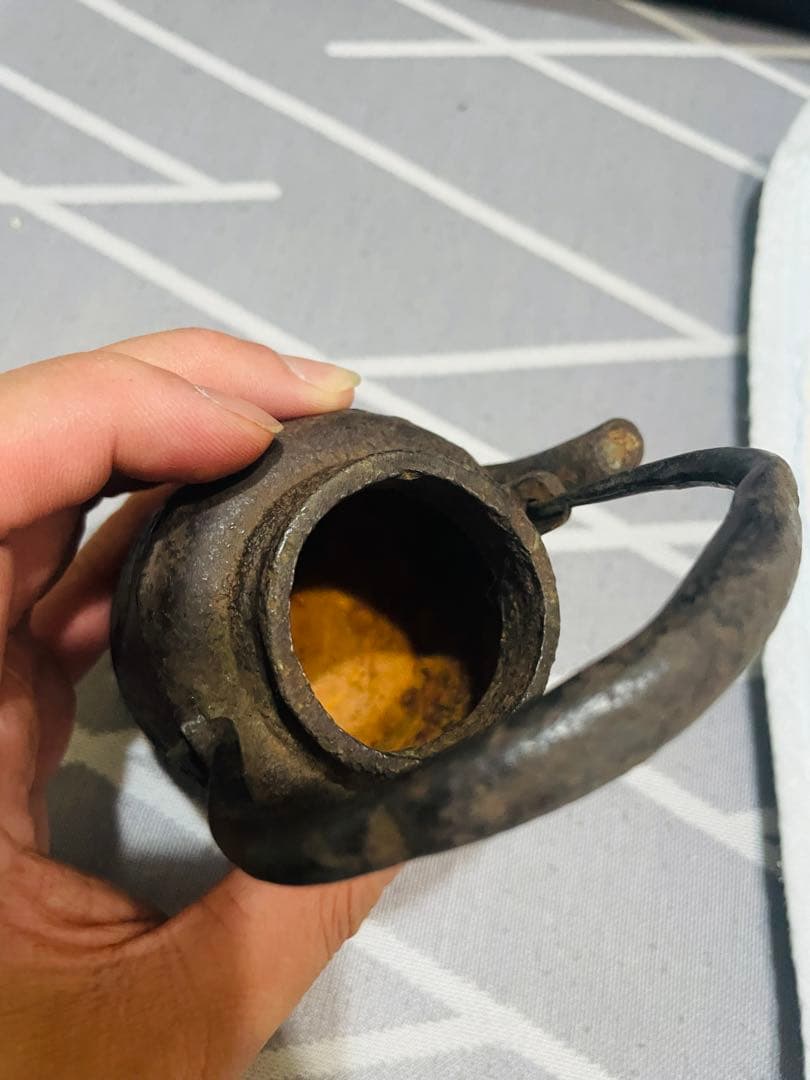 小さい鉄瓶　古いでさす