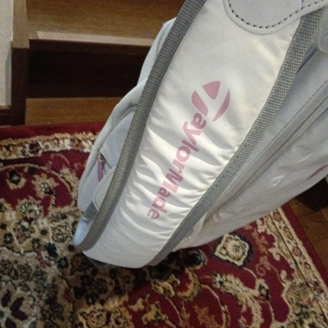 テーラメイドレディース軽量スタンド式キャディバック白