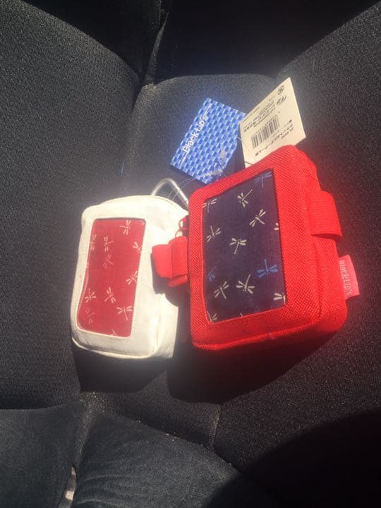 チケットホルダー　2個セット　白と赤　Black Lip's スノボー　リフト