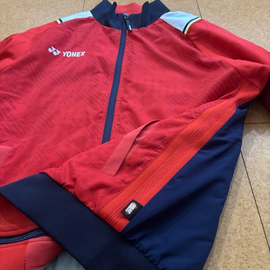 数量限定モデル　人気完売　ヨネックス ヒートカプセル ウィンドジャケット L 赤